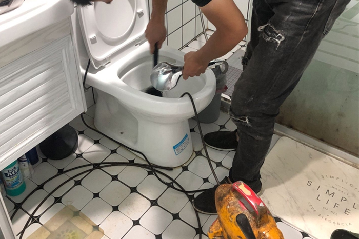 鼓楼马桶堵塞自己疏通还是找师傅?专业上门服务让你省时更省心